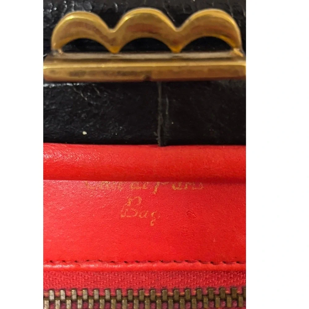 VTG Chic de Paris Black Leather Bag Red Interior Gold Scallop Clasp Purse‎